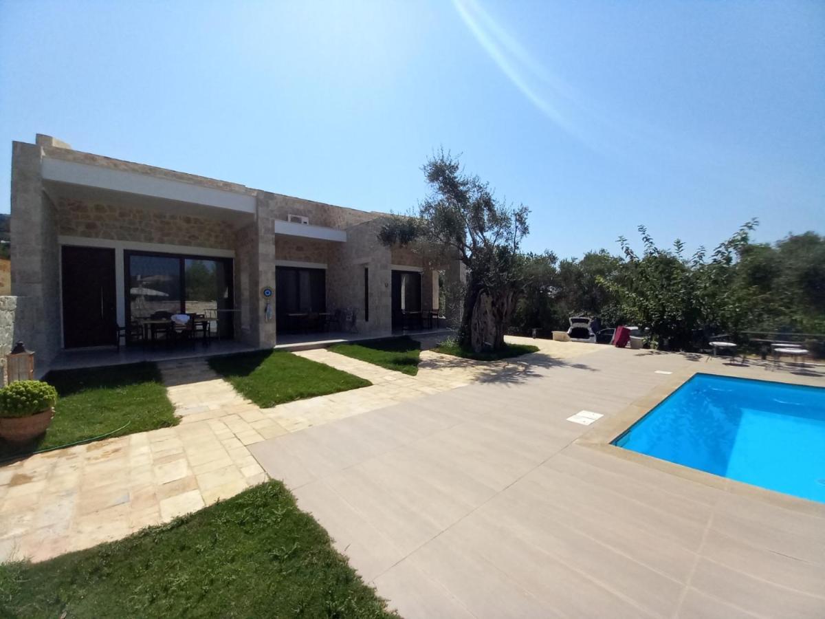 Zefiros Luxury Apart Otel *